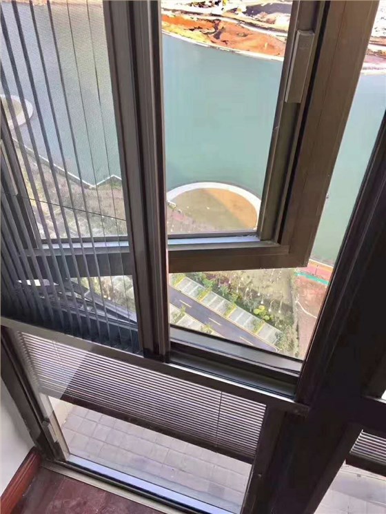 外開(kāi)窗怎么裝紗窗